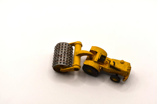 N Scale Compactor Cat DW20 open cab