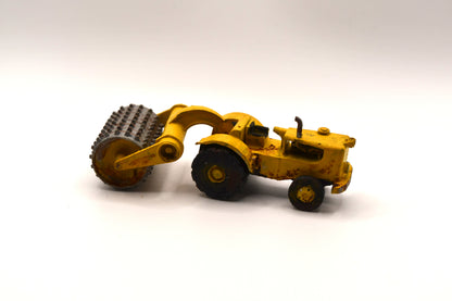 N Scale Compactor Cat DW20 open cab