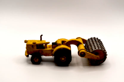 N Scale Compactor Cat DW20 open cab