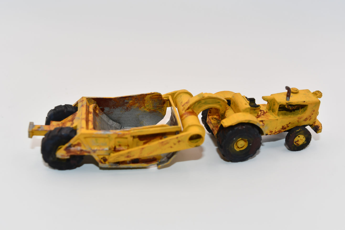 N Scale Belly pan Cat DW20 open cab and posable Pan