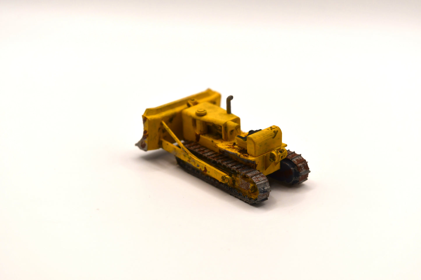 N Scale Dozer D9D open cab and posable blade kit