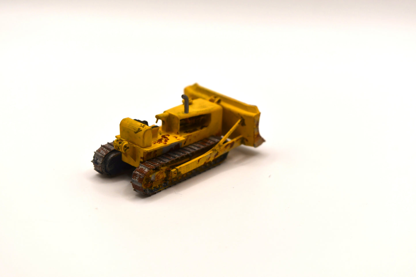 N Scale Dozer D9D open cab and posable blade kit