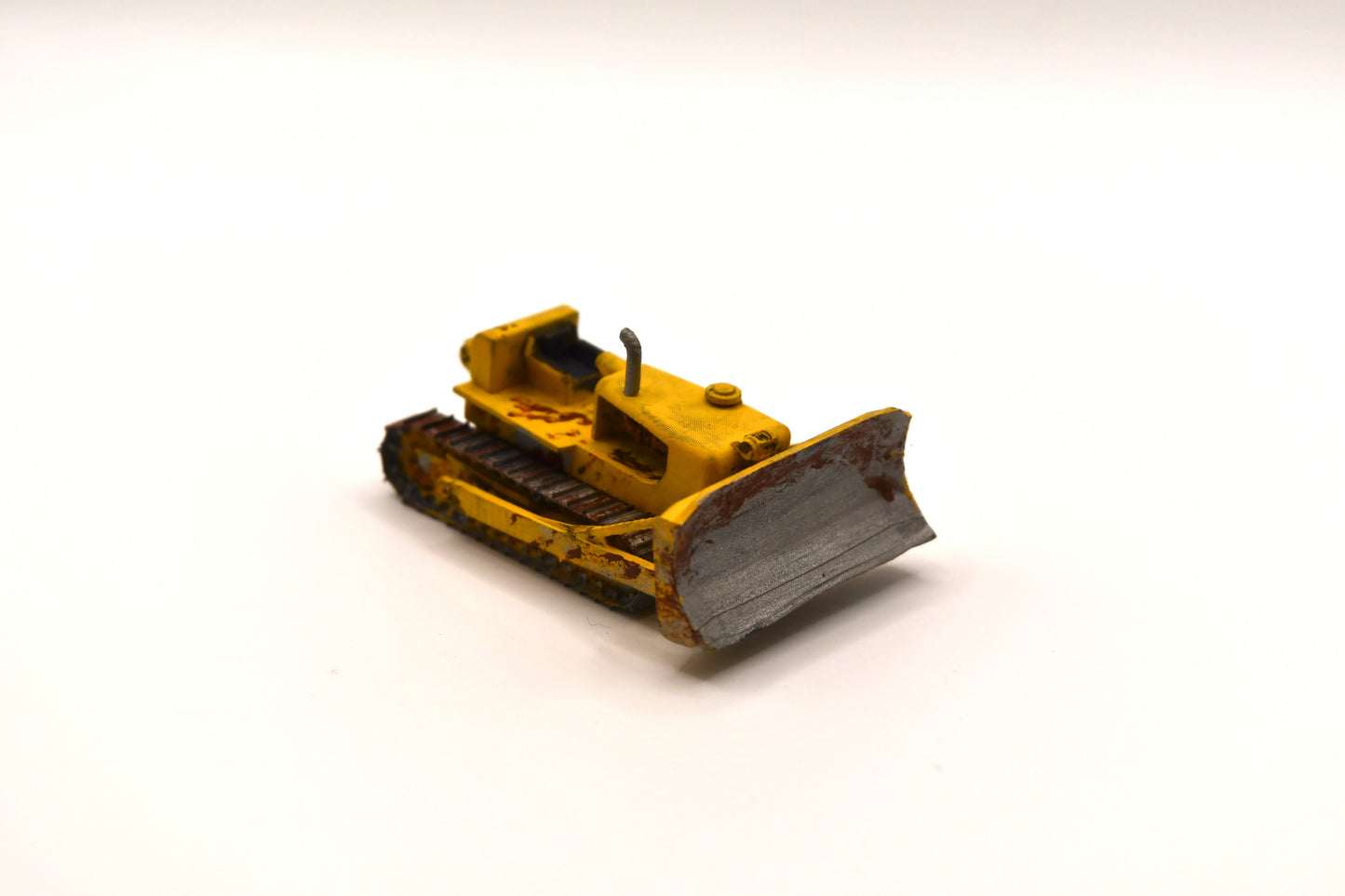 N Scale Dozer D9D open cab and posable blade kit