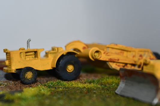 N Scale Belly pan Cat DW20 open cab and posable Pan