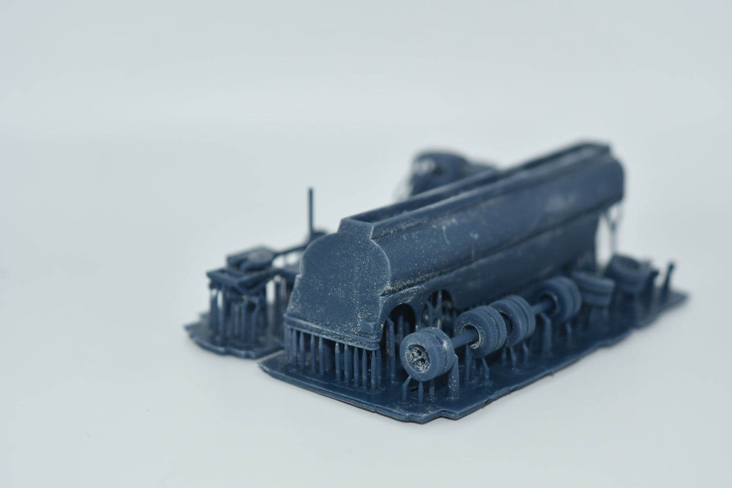 N scale 1953-1972 International RD190 fuel tanker kit