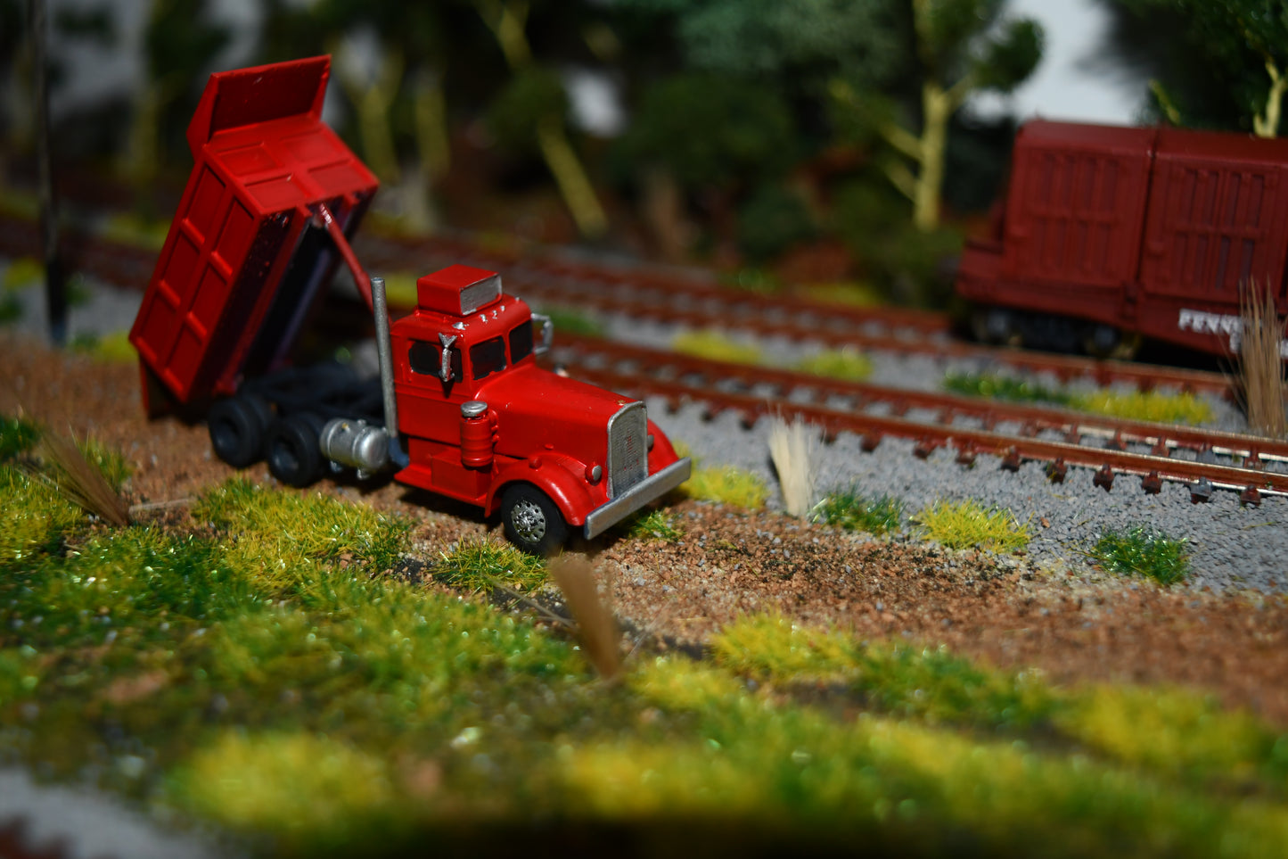1955 Kenworth needle nose flatbed and dump truck kit