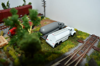 N scale 1953-1972 International RD190 fuel oil and propane truck kit