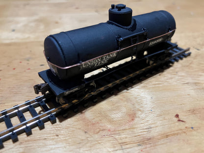 N scale Union Tank co. X3 classic frame, 8000 gallon, 60 inch dome car kit