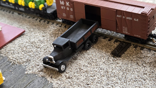 N scale1932 Ford flat bed and dump truck kit